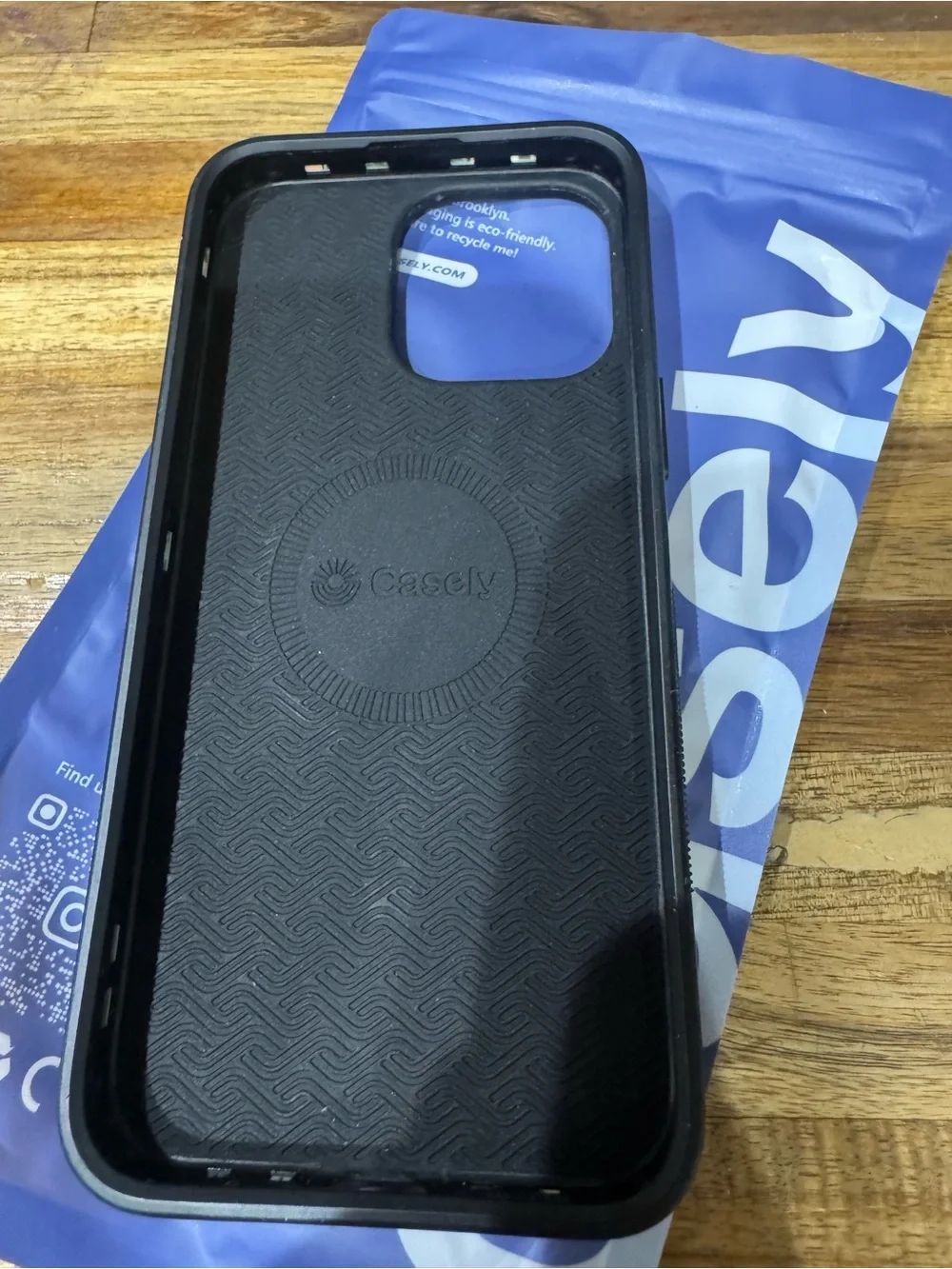 Casely Book Nook Phone Case - EUC iPhone 15 pro max bold flex + mag safe
